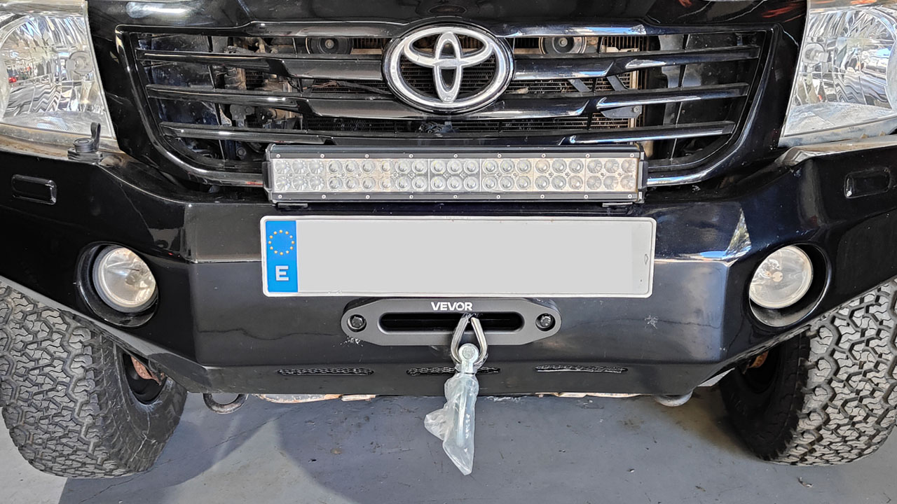 Instalación de winch en todoterreno.